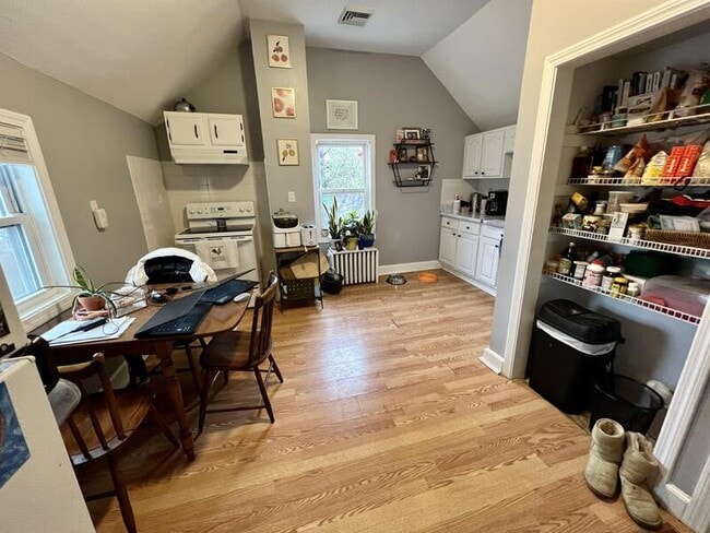 Building Photo - 117 Buttonwood St