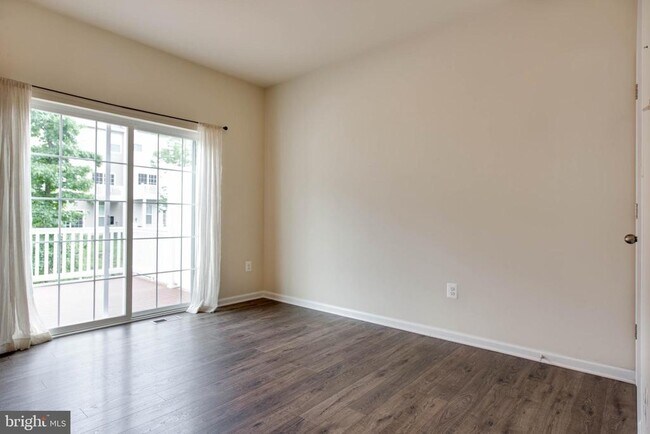 Building Photo - 1022 Linden Dr