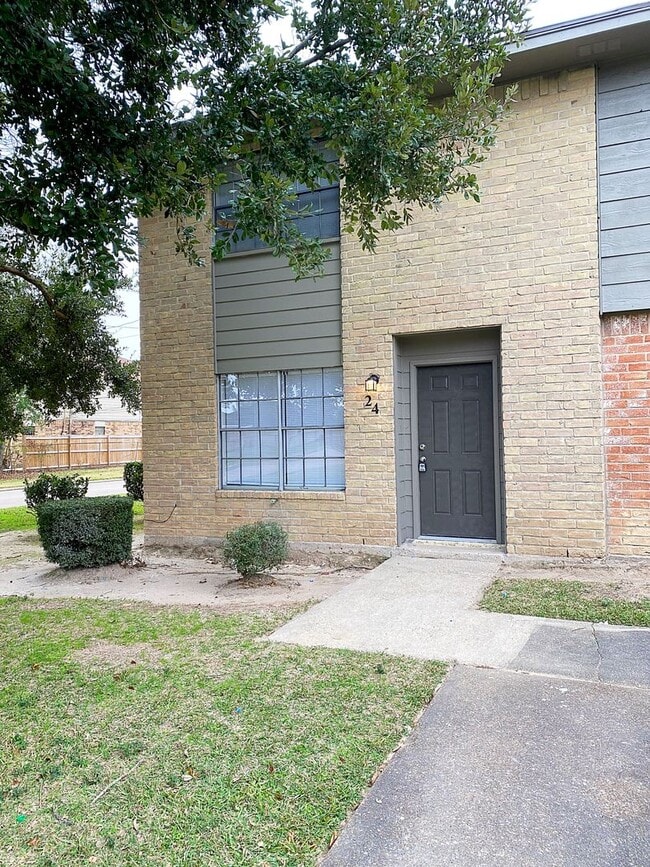 Primary Photo - 2700 N 16th St