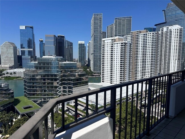 Building Photo - 520 Brickell Key Dr