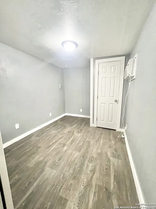 Building Photo - 311 Glamis Ave
