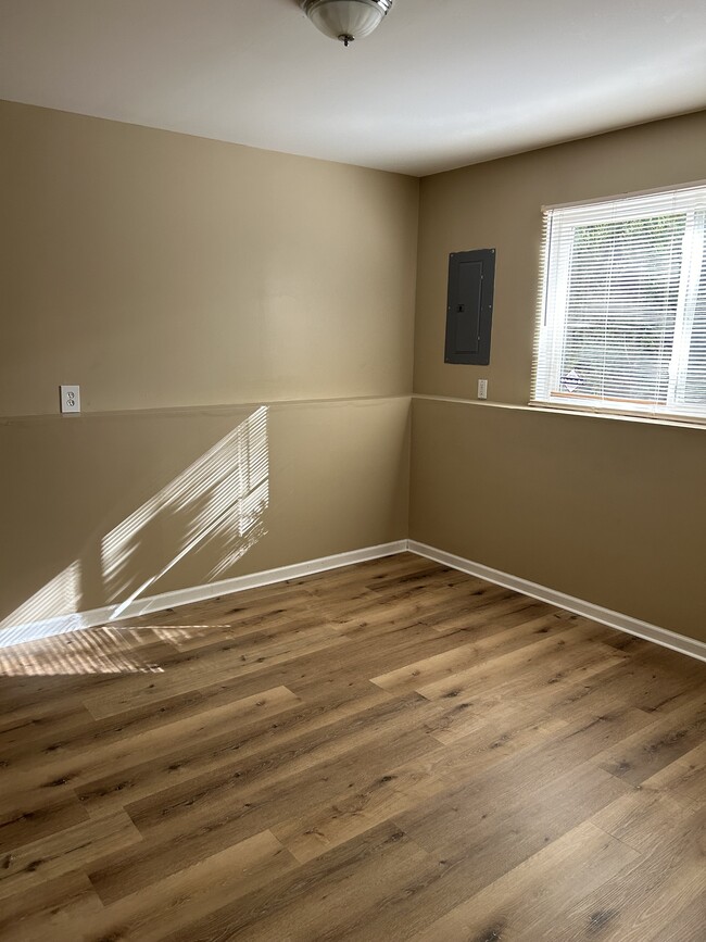 Building Photo - 4539 Pinehurst Ave SW