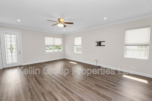 Building Photo - 3725 57th Ave N