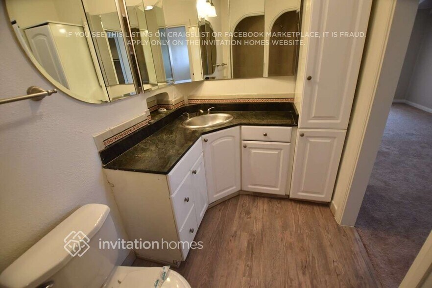 Building Photo - 8002 Crosnoe Ave