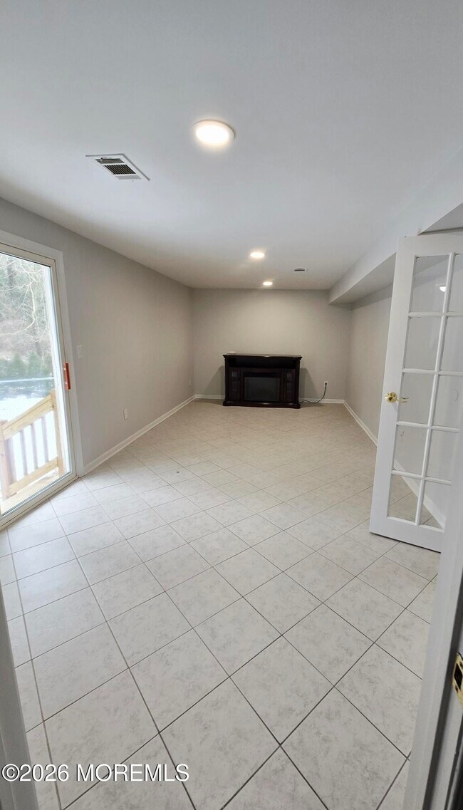 Building Photo - 240 Mill Creek Dr