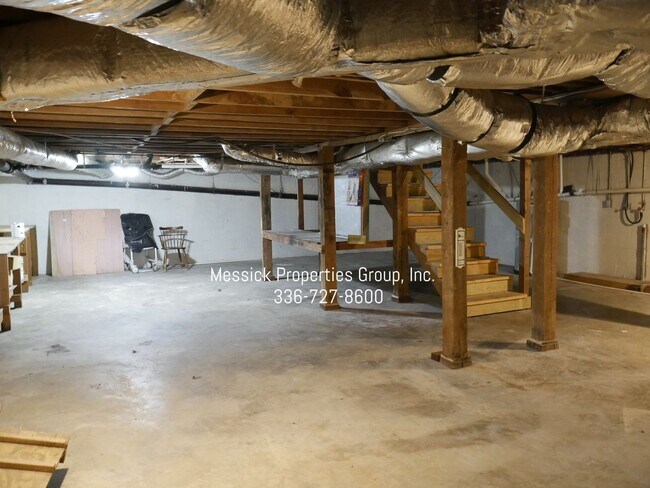 Building Photo - Quiet, Convenient Location, off Country Cl...