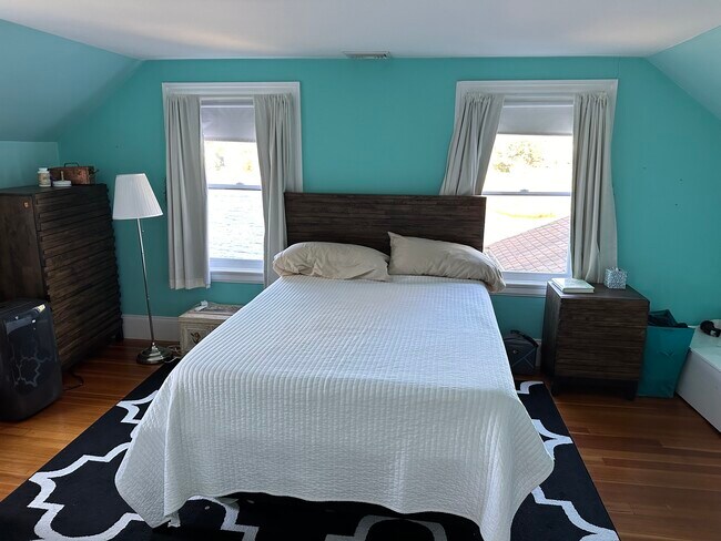 Building Photo - 2 Oxford St