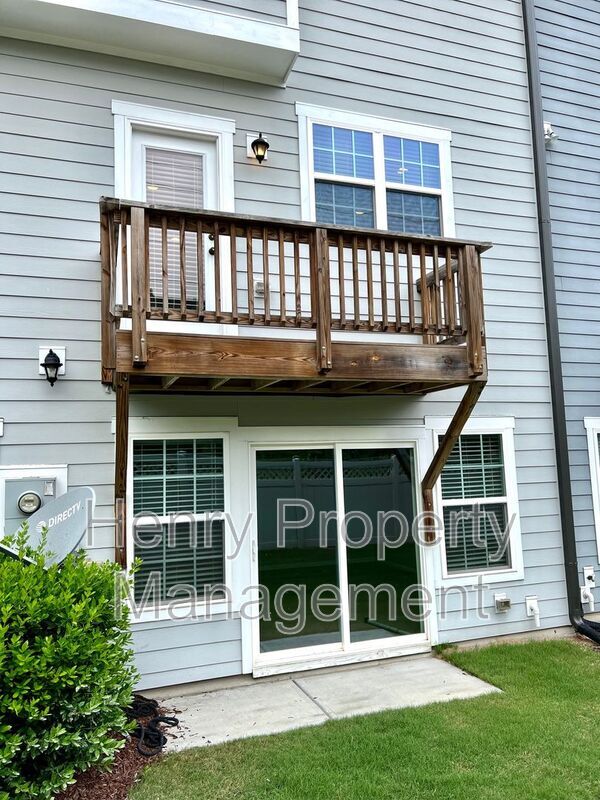 Building Photo - 1413 Regents Ln