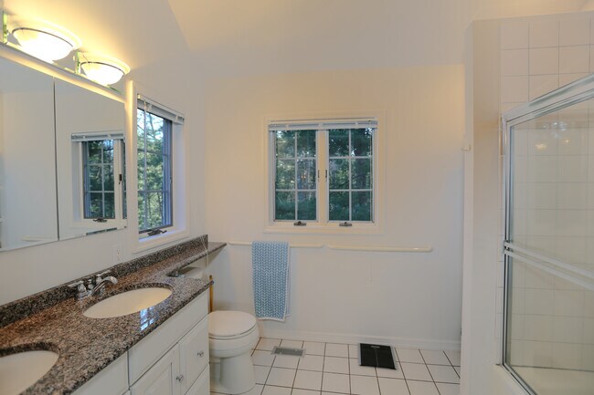 Building Photo - 17 Timber Ln