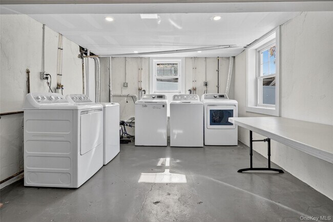 Building Photo - 44 Madeleine Ave