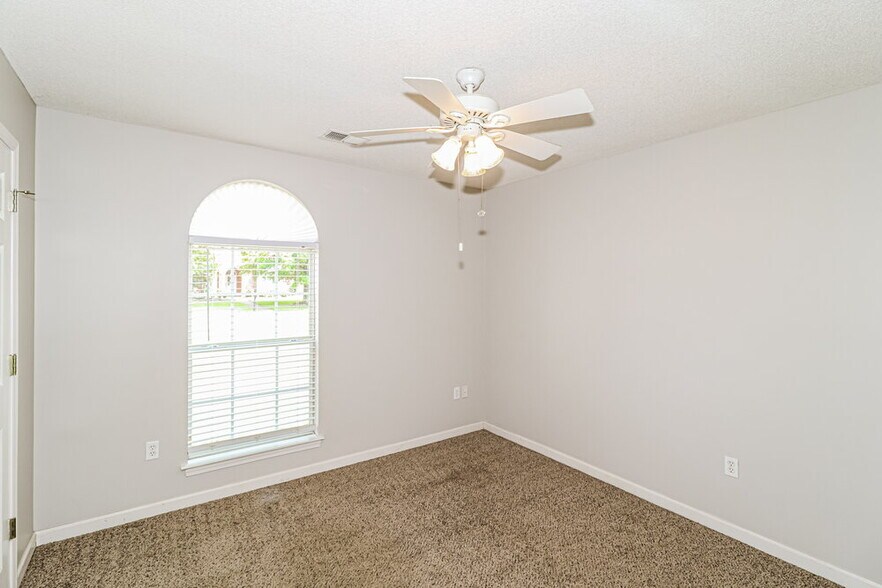 Building Photo - 2708 Baird Dr