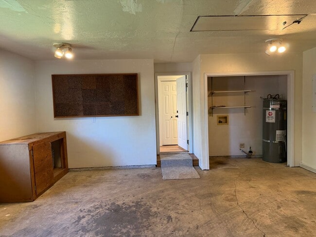 Building Photo - Updated 3 bedroom 2 bath home in a great neighborhood!