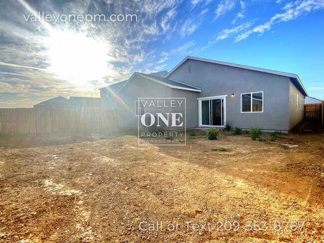 Building Photo - COMING SOON! 4 bedroom, 3 bath, pet-friendly NEWER HOME with Solar