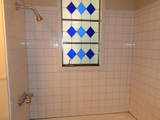 Building Photo - Bright 3-Bedroom Home Near UNR with Internet, Laundry and 3 Parking Spaces