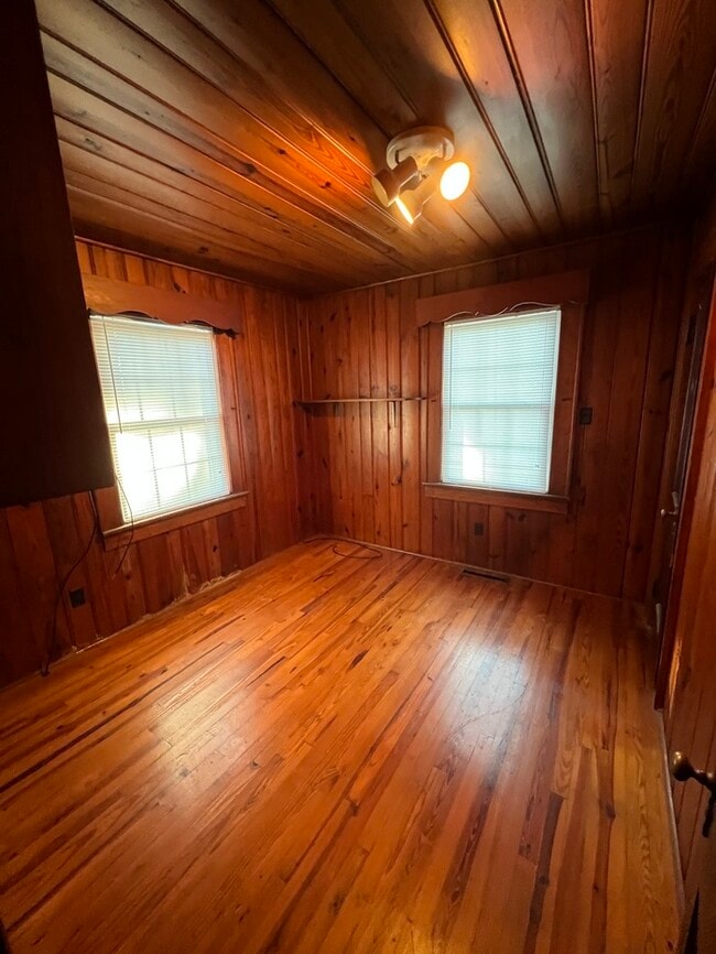 Building Photo - 1409 W Circle Dr