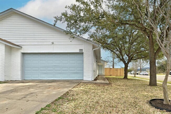 Building Photo - 601 Valley View Dr