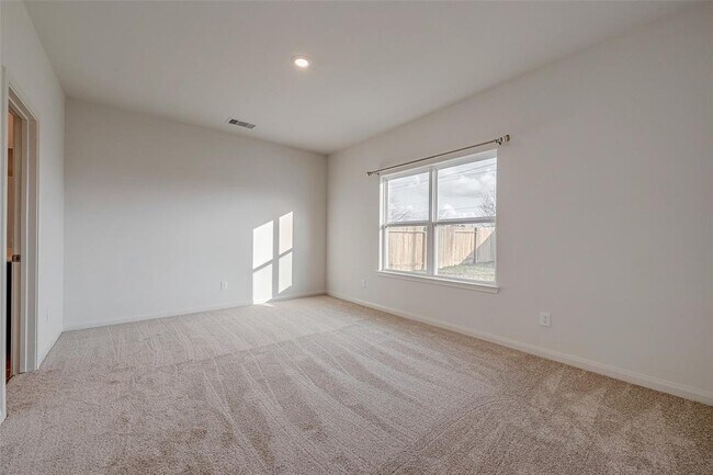 Building Photo - 545 Amberwood Pk Dr