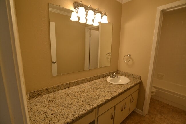 Building Photo - Gated Community!  2 bedroom, 2 bath Condo is excellent location off Jefferson Hwy