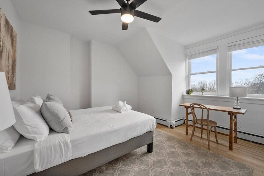 Building Photo - 242 Mccormick Pl