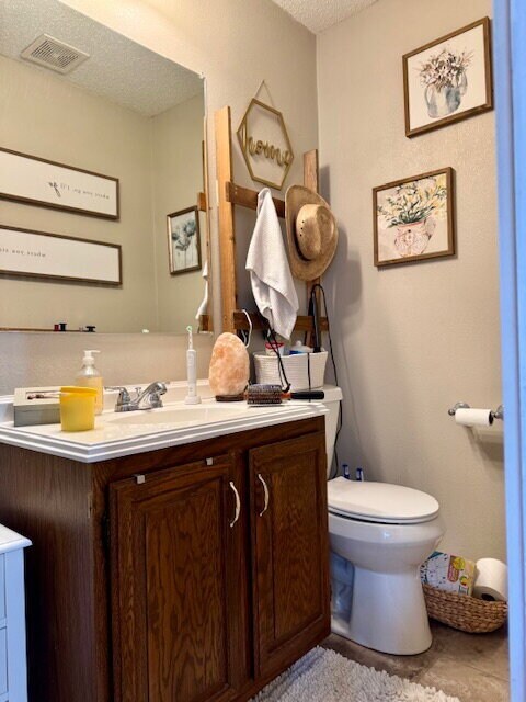 Building Photo - Charming Duplex Very Close To Tech!