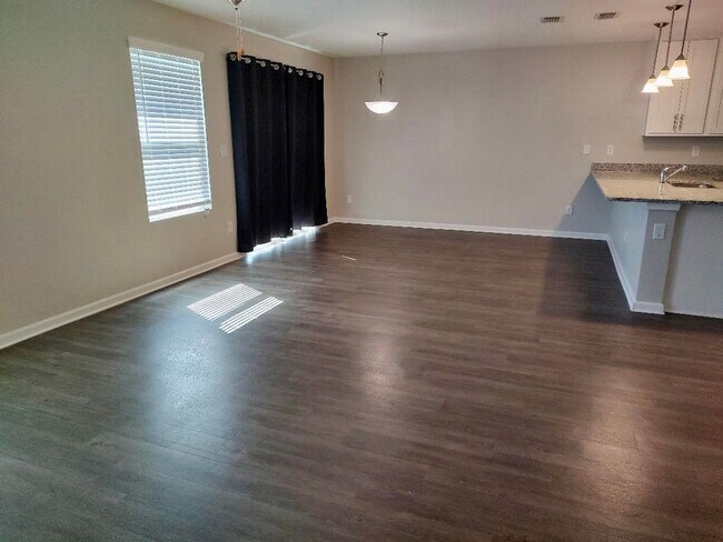 Building Photo - Excellent 3 Bedroom 2 Bath House for Rent. Best Part of Town near Everything!