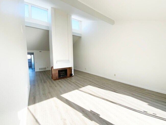 Building Photo - 80 Kingston Ct S