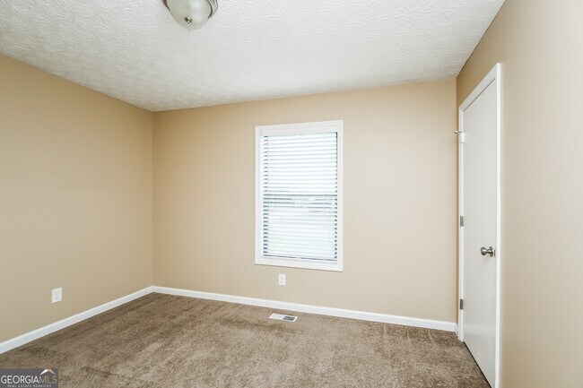 Building Photo - 5561 Deerfield Pl