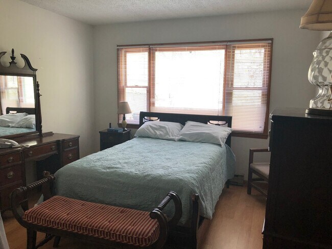 Building Photo - **SCHOOL YEAR RENTAL-TWO STUDENT MAX** AVAILABLE MID-AUGUST TO MID-MAY