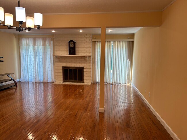 Building Photo - 4456 Donna Dr
