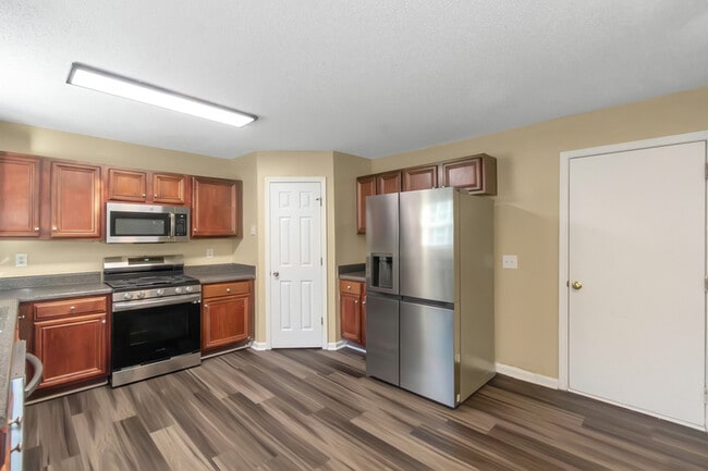 Building Photo - 65 Oak Manor Dr