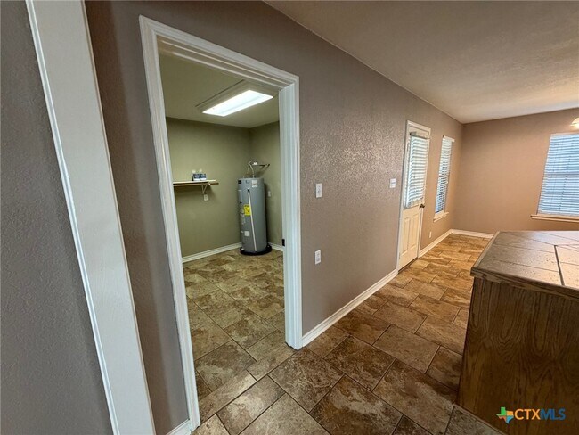 Building Photo - 127 Hillcrest Dr