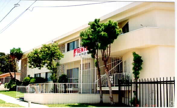 Primary Photo - 4630 Venice Blvd