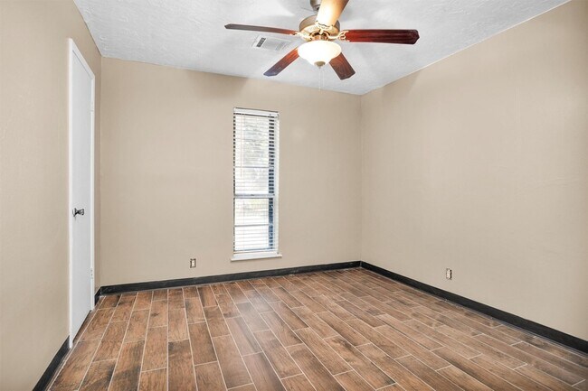Building Photo - 23918 Spring Gum Dr
