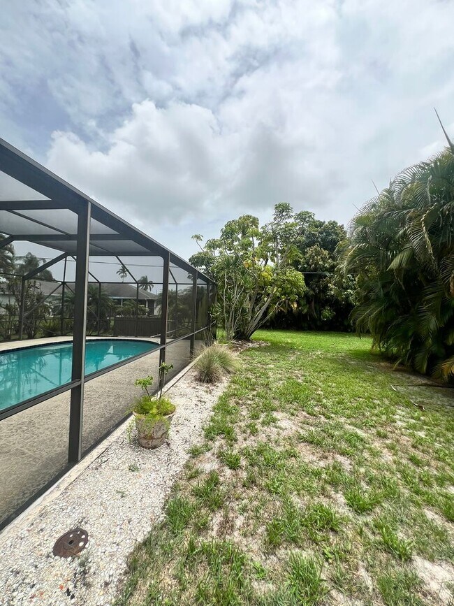 Building Photo - BEAUTIFUL 3 BEDROOM POOL HOME IN SANDPIPER...