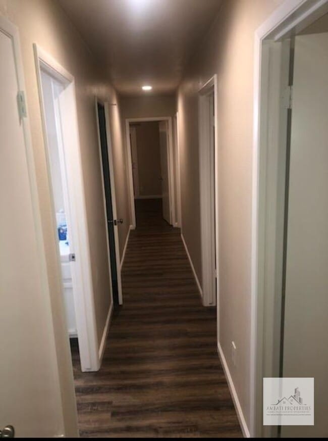 Building Photo - Beautiful 4 bedroom 2 bath home!