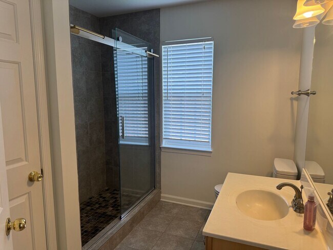 Building Photo - Brentwood 4BR Home