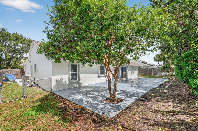 Building Photo - 1002 Julia Heights Dr