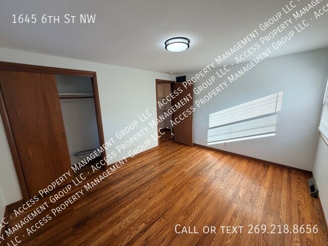 Building Photo - 1645 6th St NW