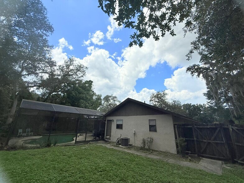 Building Photo - 219 Broadmoor Rd