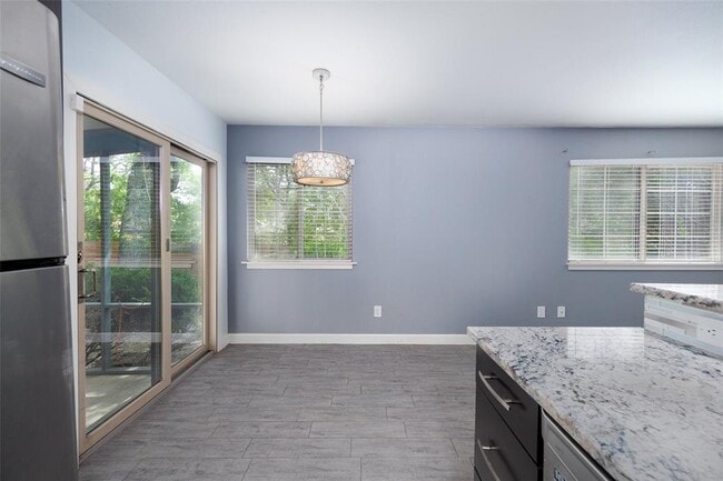 Building Photo - 802 Prince Valiant Dr