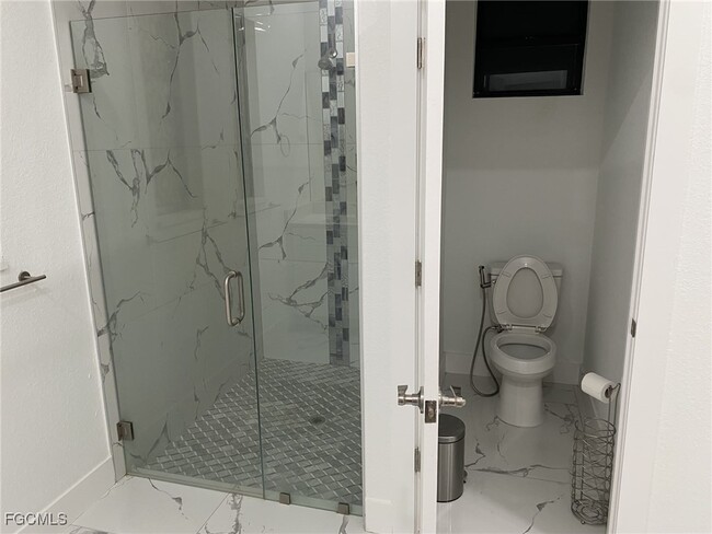 Building Photo - 1119 Colonial St E