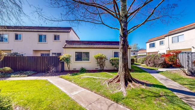 Building Photo - Single Level 3 Bedroom Condo with Carport