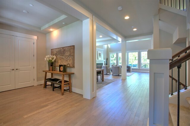 Building Photo - Beautiful 5 Bed 5.5 Bath Home in Mercer Is...