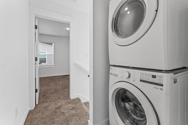 Building Photo - 941 Ventnor Ave