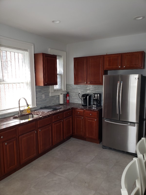 Building Photo - 142 Mapes Ave