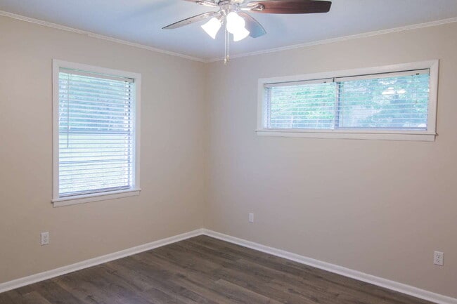 Building Photo - Charming Remodeled 3-Bed/1-Bath Home on 1 Acre — Ideal for Grad Students, Pros, or Game-Day Retre...
