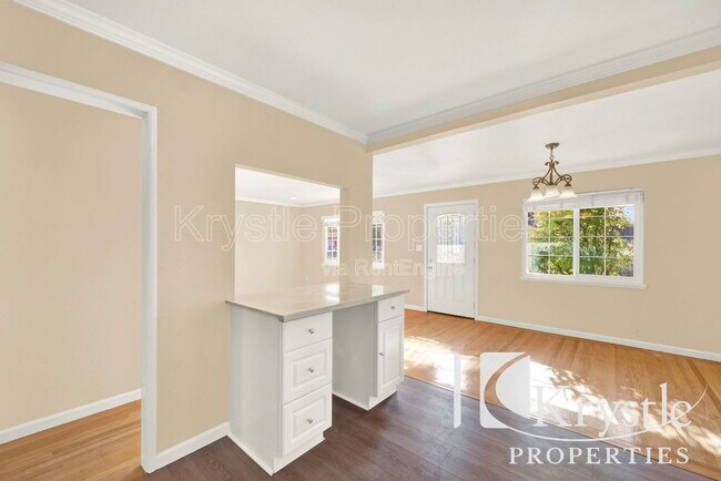 Building Photo - 342 Los Altos Pl