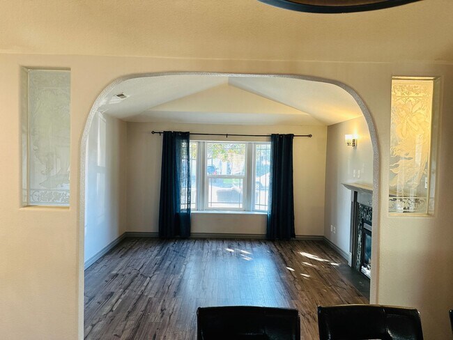 Building Photo - Beautiful Custom One Level Home