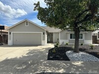 Building Photo - Beautiful newly remodeled home in Turlock