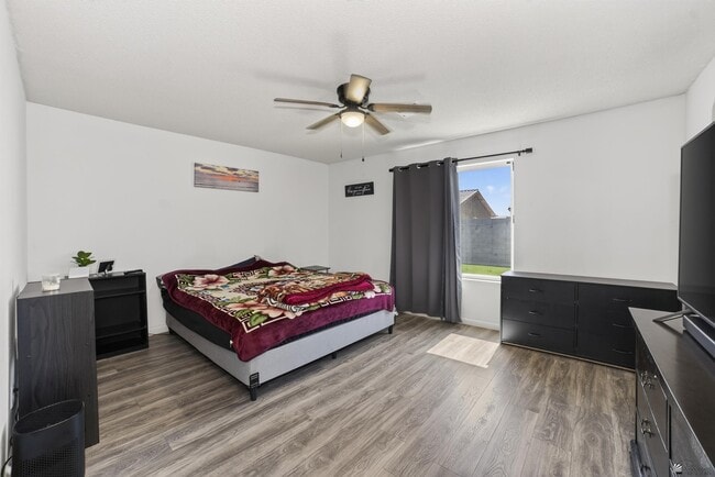 Building Photo - 4330 S Desert Willow Wy